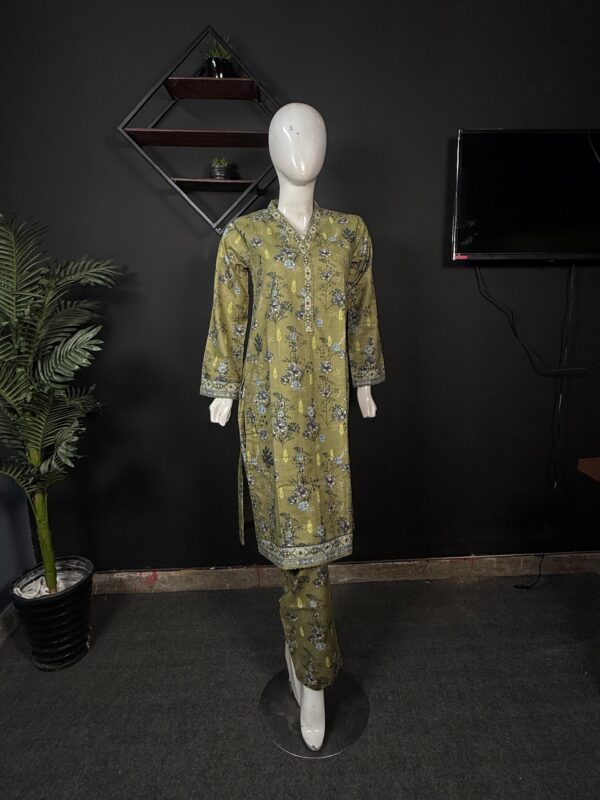 Best quality ready to wear e piece suit for women shop online in Pakistan