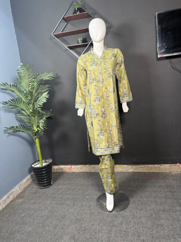 Best quality ready to wear e piece suit for women shop online in Pakistan