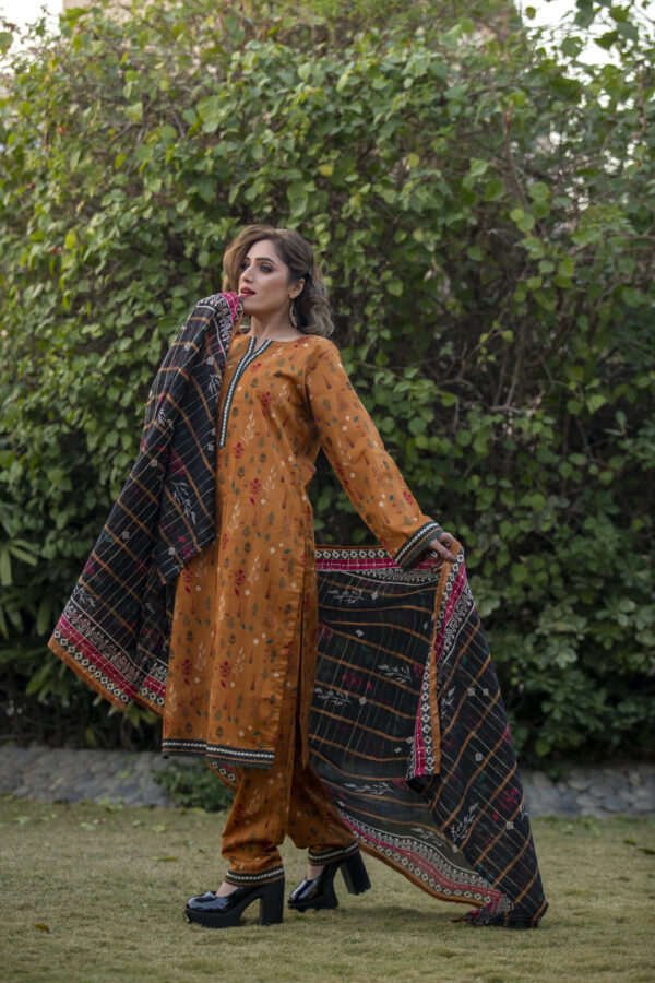 Best quality Bin Saeed 3 piece ready to wear Women's Lawn Suit