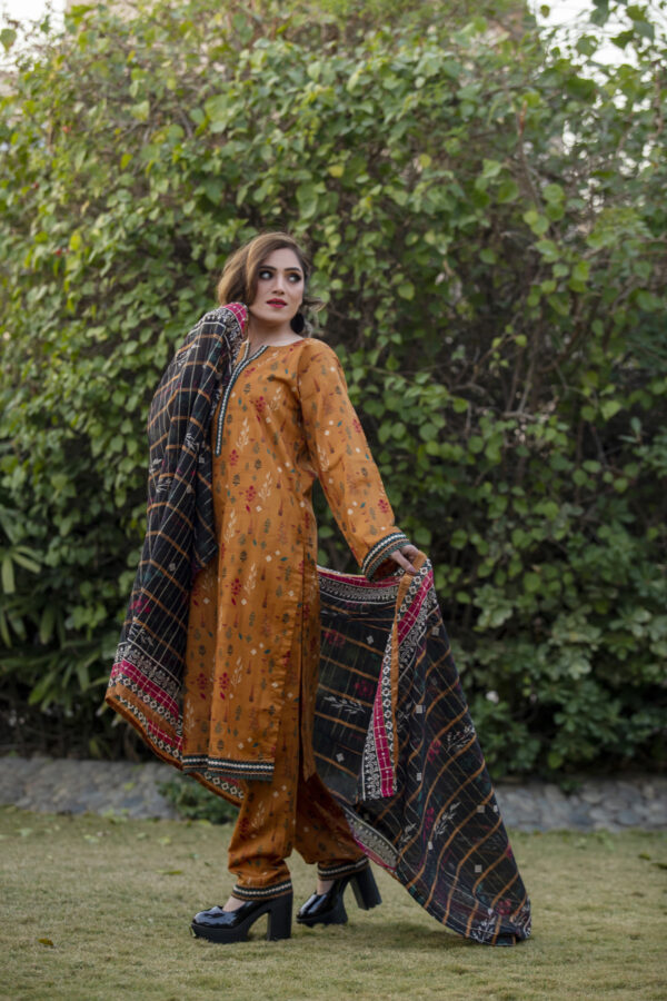 Best quality Bin Saeed 3 piece ready to wear Women's Lawn Suit